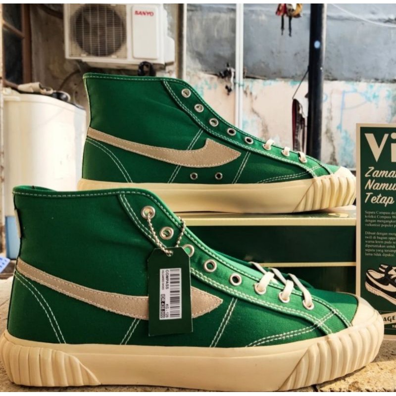 Sepatu compass vintage