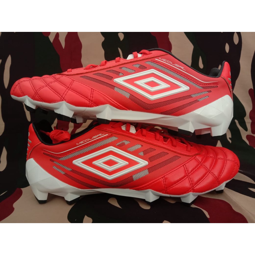 SEPATU SEPAKBOLA/UMBRO/MEDUSAE PRO HG/MERAH/SIZE 44/ORIGINAL/RINGAN