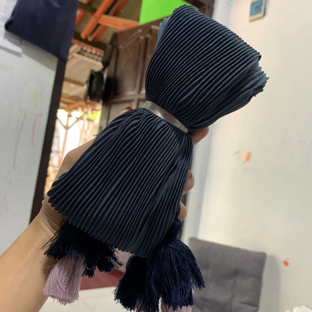 Jilbab Plisket Segiempat Bella Plisket Pleated Jambul Segiempat Plisket Jambul-PASTELGREY