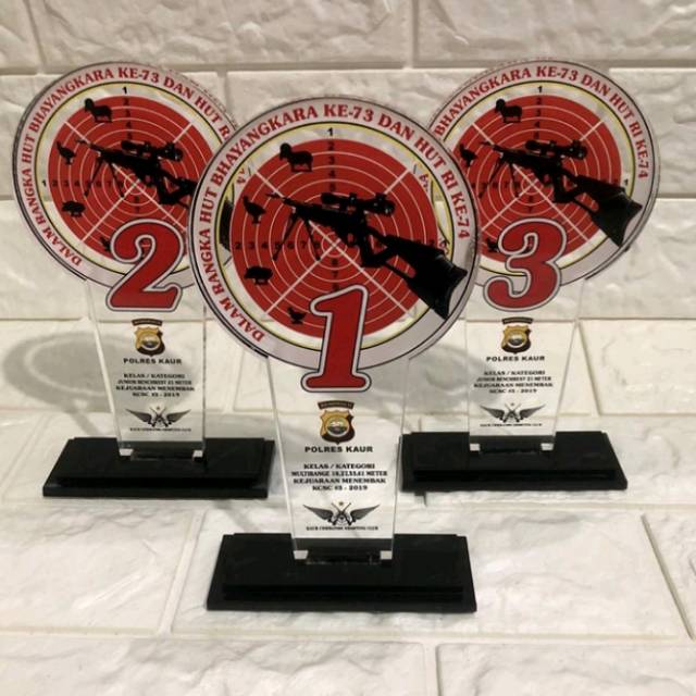 Merchandise plakat, plakat kenang-kenangan, plakat pkl, plakat magang, souvenir plakat, plakat murah