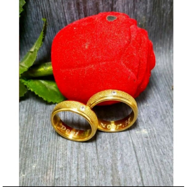 Cincin Couple Tunangan Nikah Kawin Ukir Nama Gold Titanium Lapis Emas Anti Karat