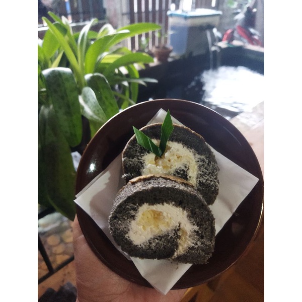 

ROLL CAKE KETAN HITAM