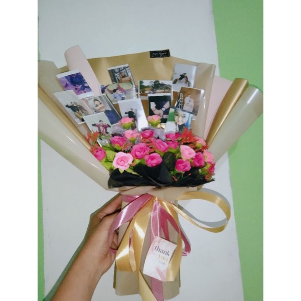 

Buket Polaroid (12 foto)+ Bunga