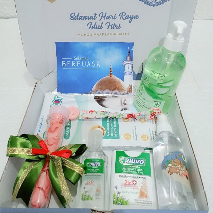 

HANTARAN-LEBARAN hampers handsanitizer hampers anti bacterial health .