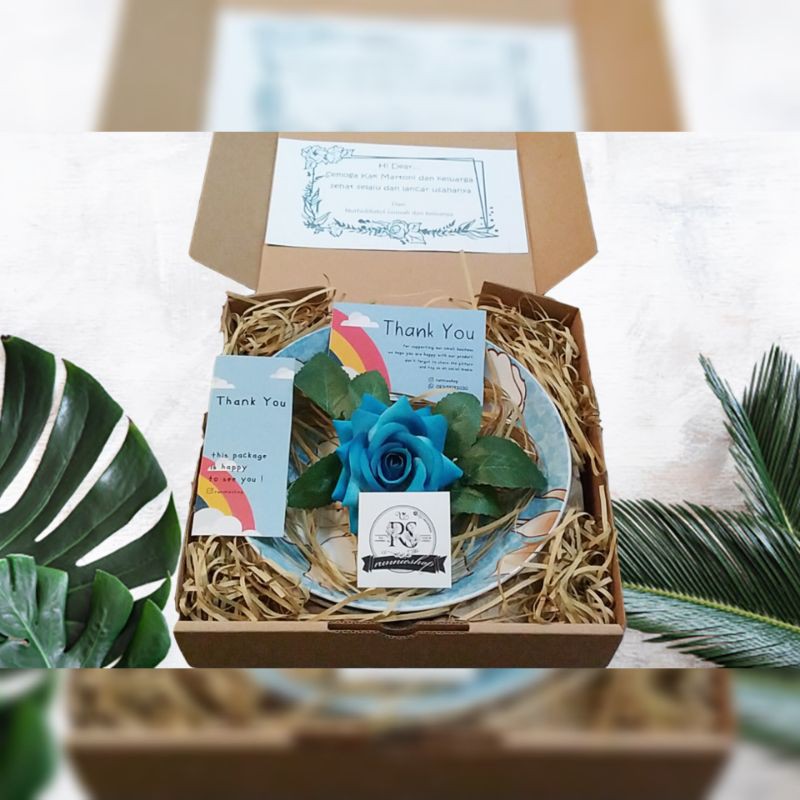 

HAMPERS PIRING KERAMIK | GIFT BOX | HADIAH | ULANG TAHUN | WISUDA | WEDDING | ANNIVERSARY kado natal Hampers natal | HARI IBU | MOTHER DAY