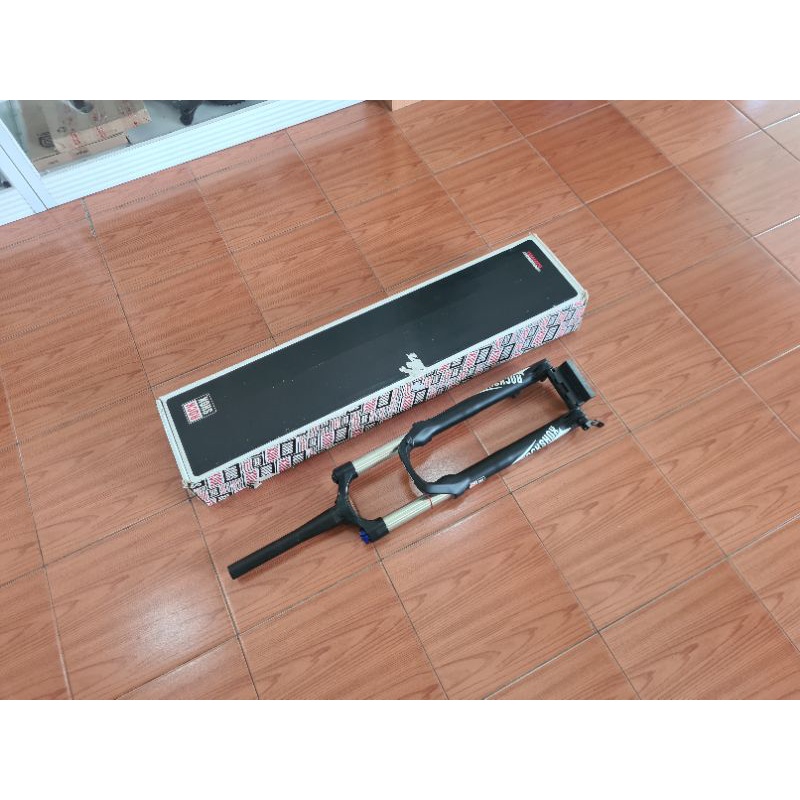 Fork 27.5 Rockshox Sektor RL Gold Travel 140mm Solo Air . Suspensi Depan 140 mm angin Ta 15 x 100 mm
