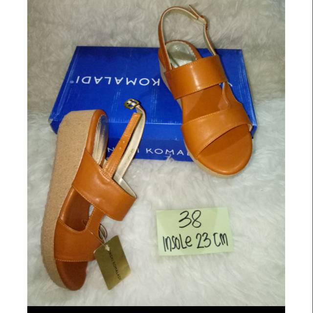 sendal wanita yongki komaladi size 38