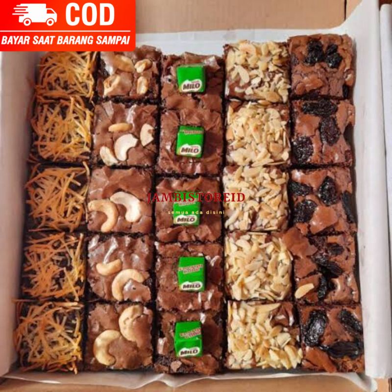 

(JAMBISTOREID) Kue Fudgy Brownies 22x22cm Potong Sekat Banyak Topping Mix Kacang Almond Beng Beng Lotus Choco Chips Oreo Milo Keju Oleh-Oleh Khas Jambi