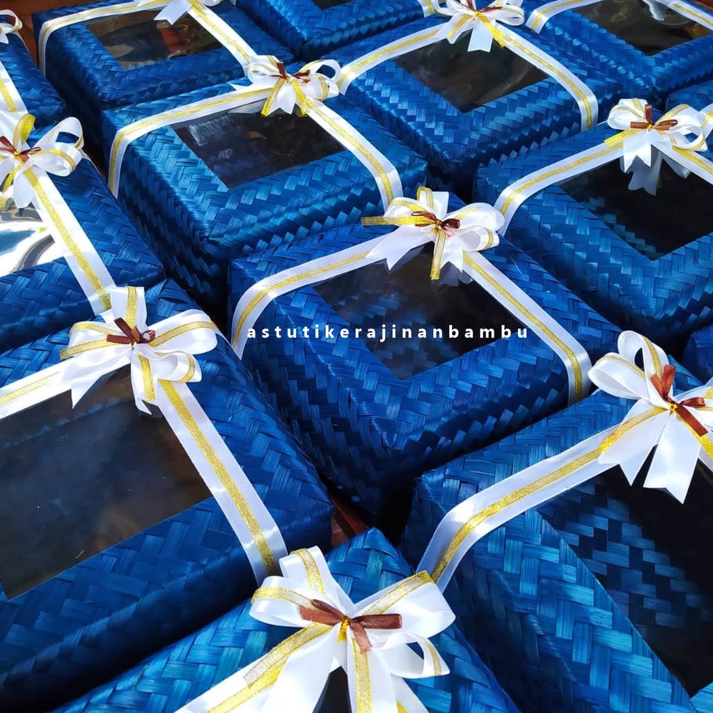 

Sepasang Besek bambu 18 x 18 cm tutup Mika free Pita Warna / bebas pilih warna/ besek mika pita/ besek spesial /besek jogja