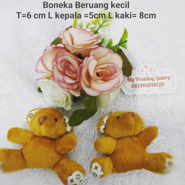 Boneka beruang kecil