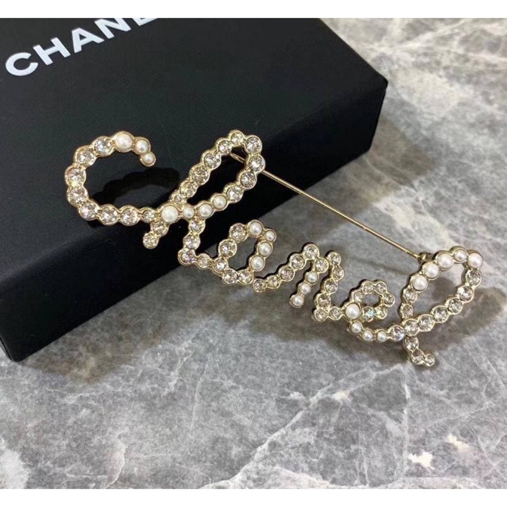 CHANEL BROS BROOCH ORI QUALITY C07 Letter Cursive