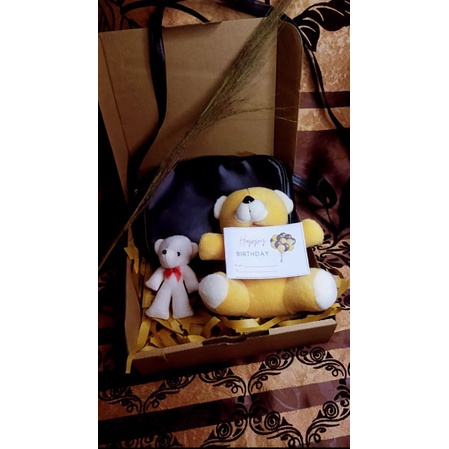 

HAMPER CWE/KADO BUAT CWE, KEREN MURAH