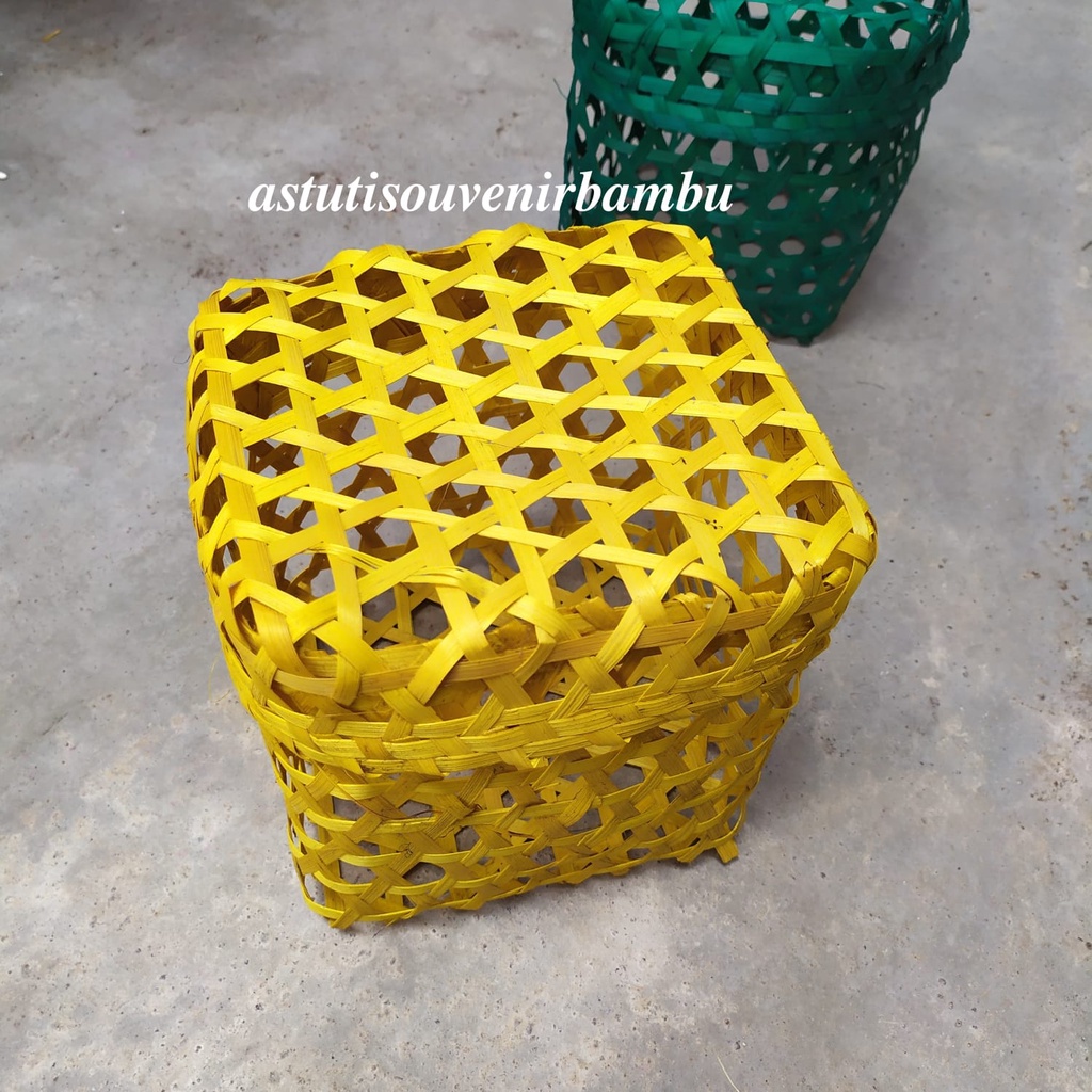 

KLONGSONG KOTAK PINTEREST 15X15X17 CM / klongsong bambu / keranjang bambu / kerajinan besek / packaging / parsel lebaran