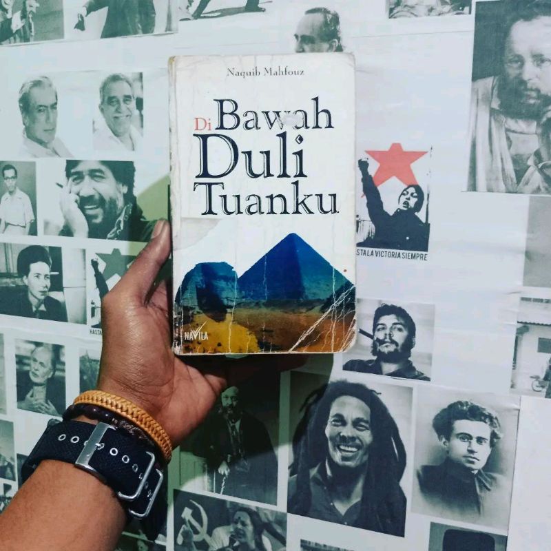 Buku Naguib Mahfouz Bisik Bintang / Harafisy / Rifa'at Sang Penebus / Pencuri dan Anjing-anjing / Pe