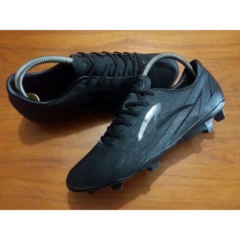 Specs Accelerator Lightspeed 20 FG Triple Black Second Size 40