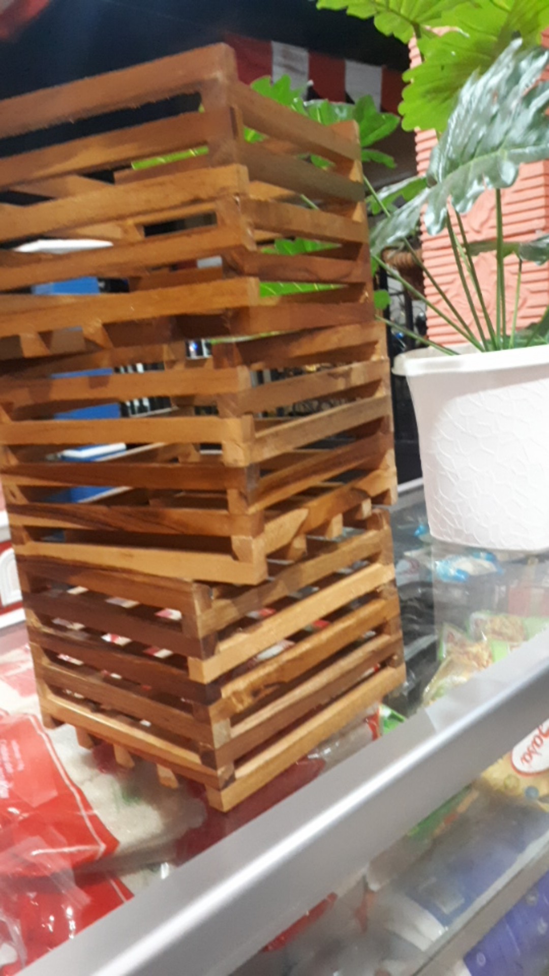 Pot Kotak Gantung Bahan Kayu Bunga Anggrek