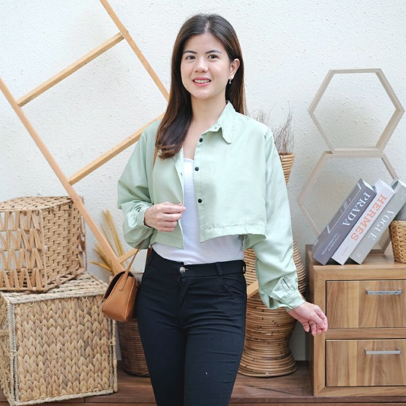 Arifirn Hanin Crincle Crop - Kemeja Belfie Crop | Kemeja Crop Lengan