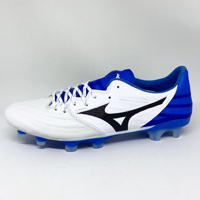 sepatu bola mizuno