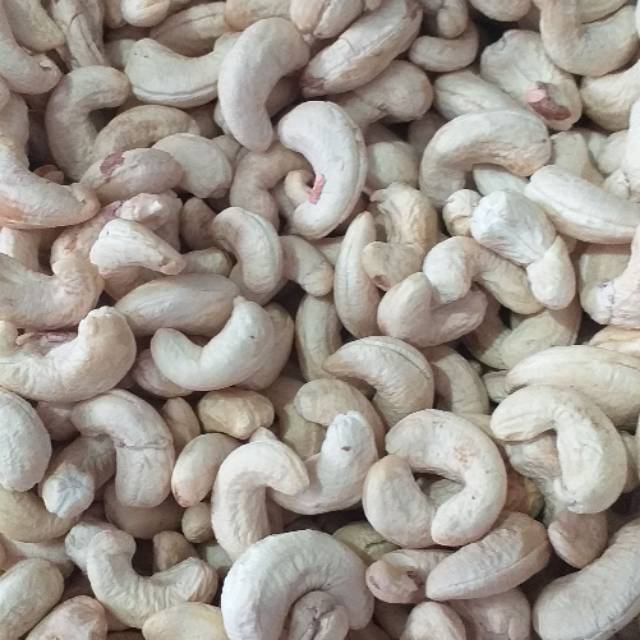 

Kacang Mede Madura Super. Masih mentah ya..
