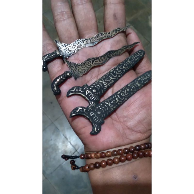 keris mini kunigan ukir tipis
