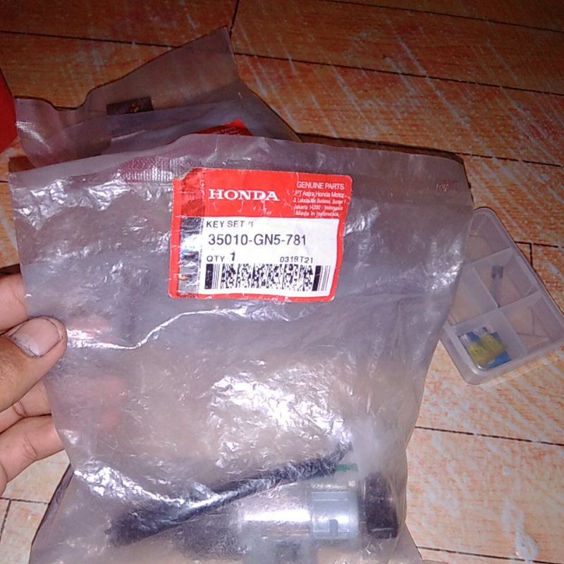 KEY SET /1...35010-GN5-781 kunci kotak Astrea prima Astrea star original