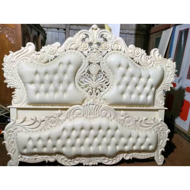 Dipan ukir jepara ( tempat tidur)