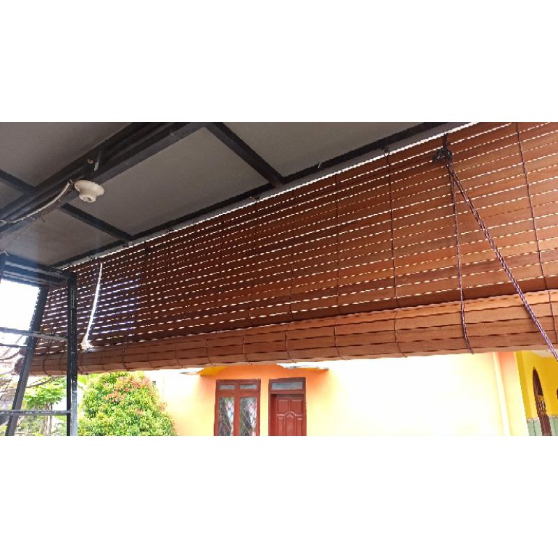 Tirai kayu bengkirai ukuran L1mXT2m dengan finishing cat mowilex