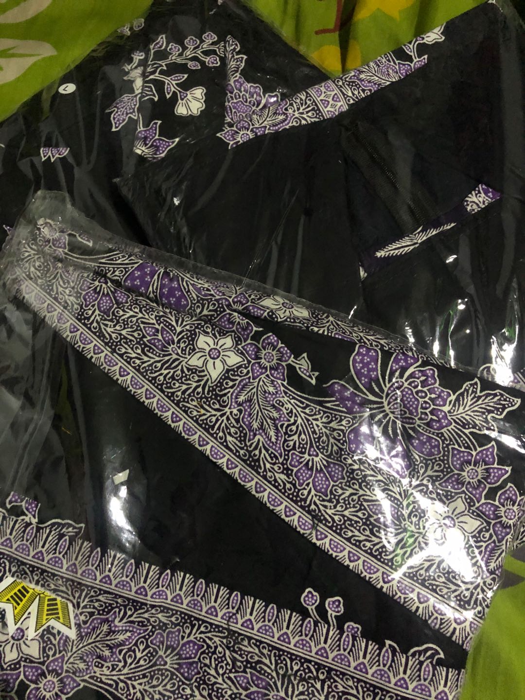 Kemeja Batik Sakura