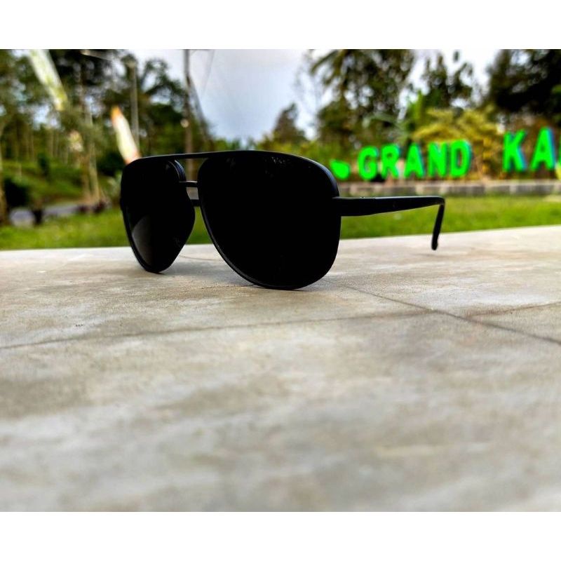 kacamata hitam  pria aviator plastik