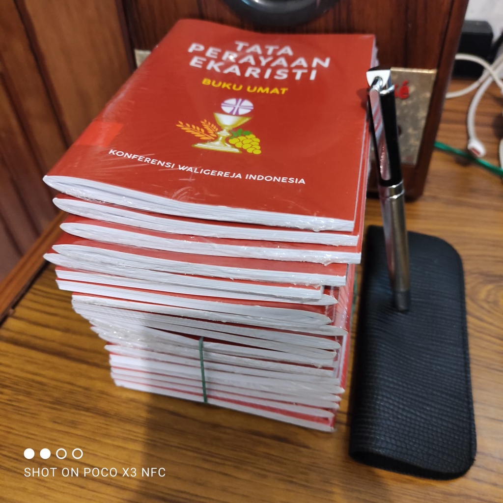 Jual Buku Tata Perayaan Ekaristi Buku Umat KWI | Shopee Indonesia