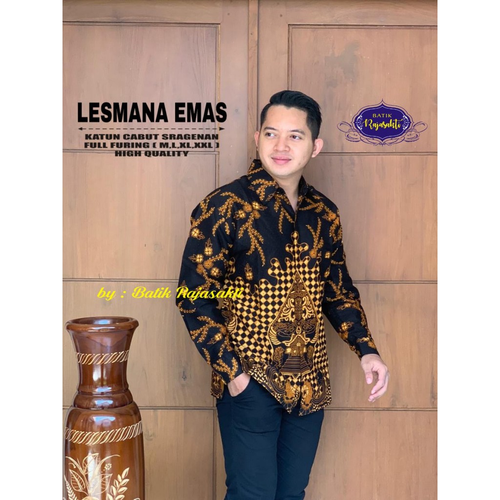 LESMANA EMAS RAJASAKTI KEMEJA BATIK SOLO PRIA LENGAN PANJANG LAPIS FURING ATASAN BATIK PREMIUM MODERN KATUN HALUS BAHUWIRYA  BANAMITRA BANAMITRA PUTIH BANGSAWAN BAYU PUTRA BERLIAN BIRU BHARATAYUDA BIMASENA BIRENDRA BIRU INDAH BRAHMAKERTA BRAHMAKERTA MERAH