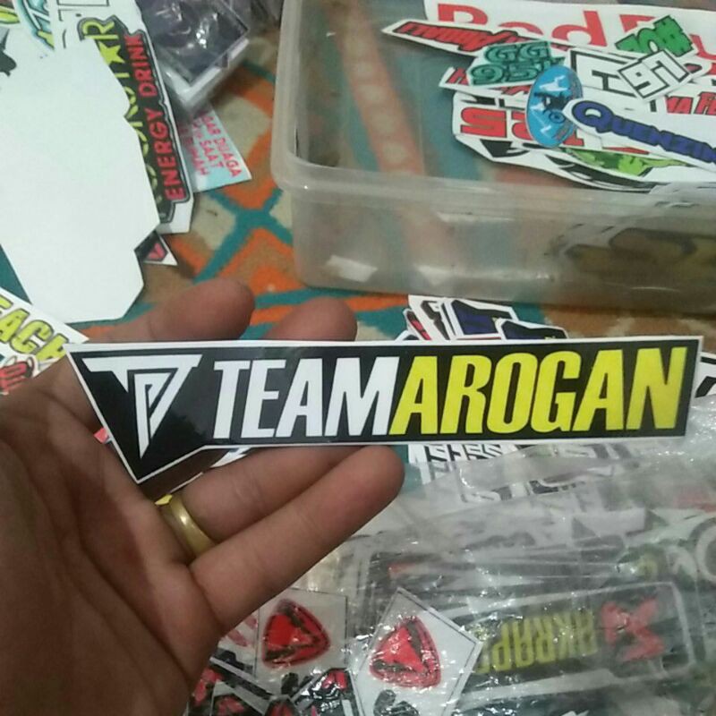 

sticker team arogan tulisan