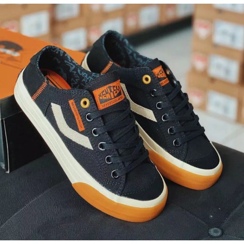 VENTELA X NEVERTOOLAVISH HARD13 NOIR NTL LOW/ventela original/sepatu ventela original/sepatu ventela