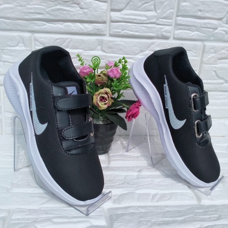 [PROMO] SEPATU PEREMPUAN / SEPATU PRIA WANITA/ SNEAKERS/SEPATU ANAK LAKI LAKI/SEPATU ANAK PEREMPUAN/SEPATU SEKOLAH/SEPATU TERBARU UMUR 4-10 TAHUN /FASHION ANAK  / SEPATU OLAHRAGA RUNNING ANAK WARNA HITAM PUTIH VELCRO