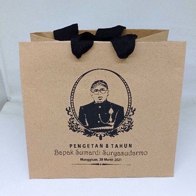

Paper Bag Polos Sablon size alas 22x15 tinggi 20 cm