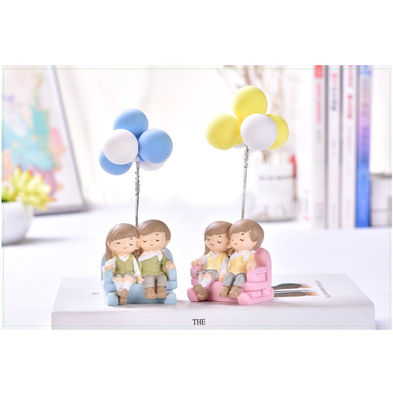 Pajangan Mobil Bobble Head Couple Dengan Balon Pajangan Meja