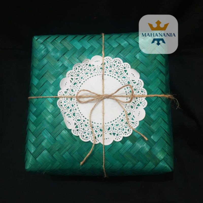 

Set Hiasan Besek Tali Rami/Goni dan Kertas Renda
