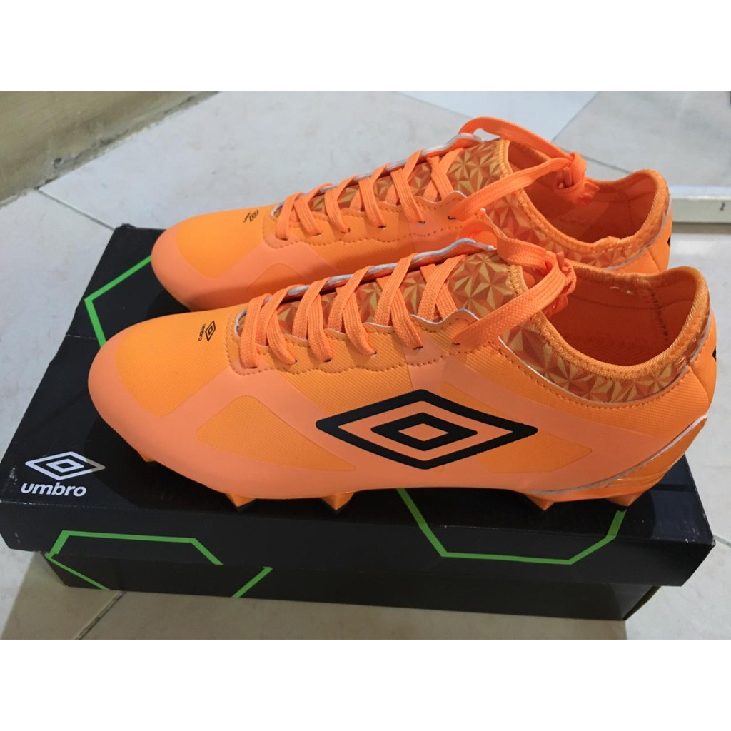 Sepatu Bola Umbro Velocita III Premier HG