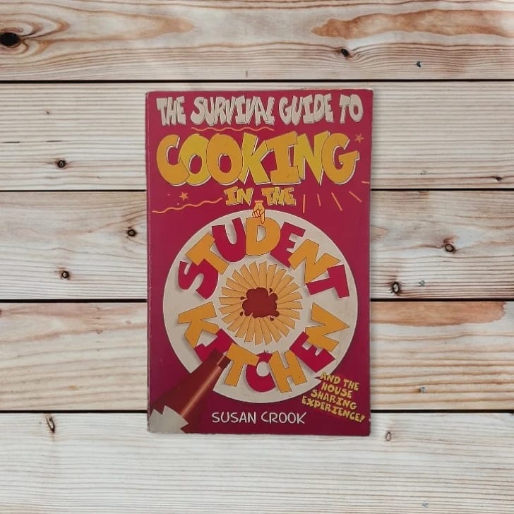 THE SURVIVAL GUIDE TO COOKING IN THE STUDENT KITCHEN - BUKU BACAAN ANAK - BUKU PRELOVED - BUKU IMPOR