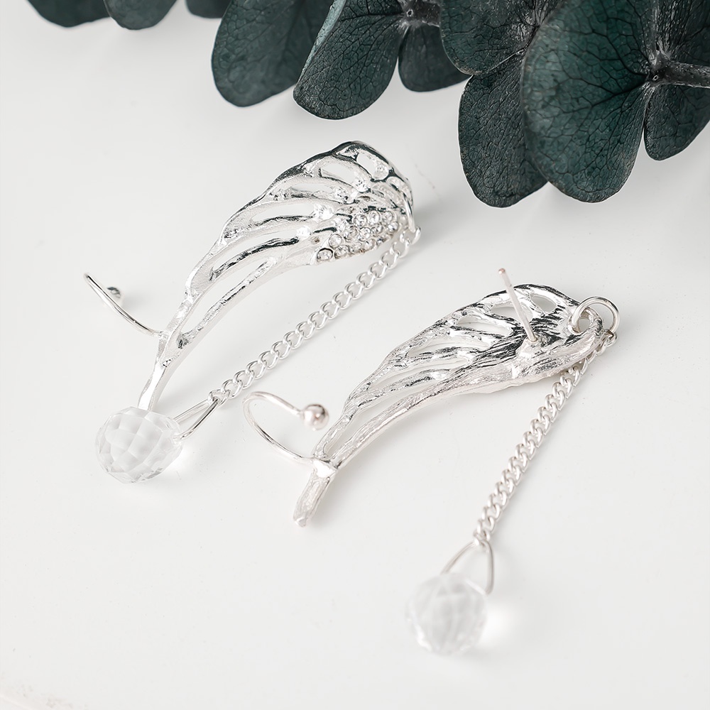 1 Pasang Anting Stud Desain Sayap Malaikat Aksen Kristal Warna Silver Gaya Vintage Untuk Wanita