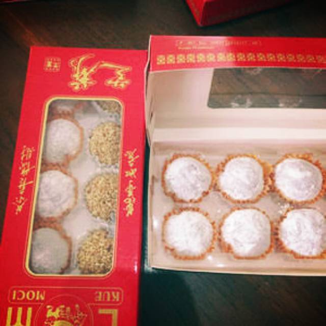 

Kue Moci . Kue Mochi oleh oleh khas Malang .Moci wijen Moci coklat Moci kacang. Moci LM