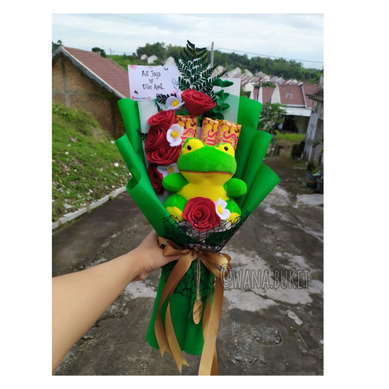 Buket Boneka Keropi dan coklat silverqueen 3 batang (65gr)