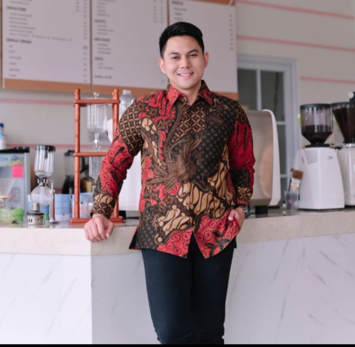 Exclusive Hem Batik Doby Pria Lengan Panjang