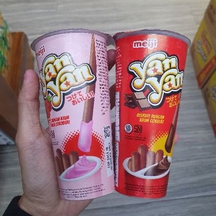 

Meiji Yan Yan biskuit COKLAT / STRAWBERRY cream nyam nyam 30gr