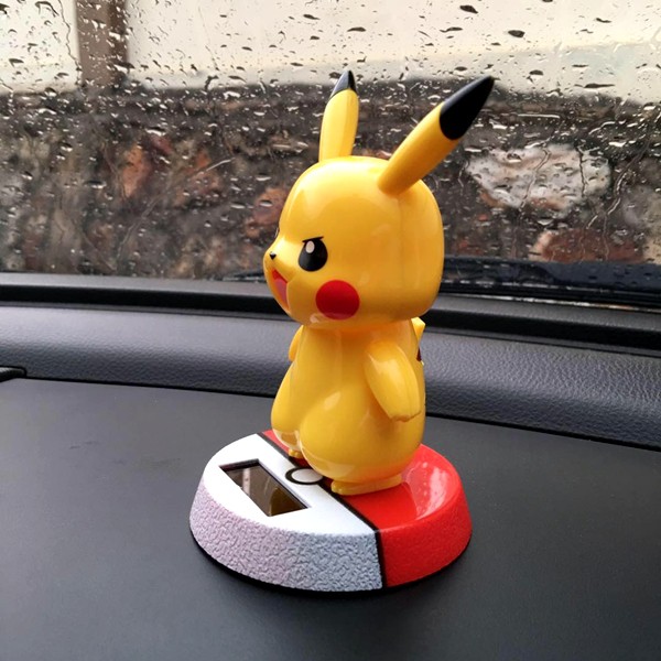 Pajangan Figure Miniatur Mobil Solar Power POKEMON PIKACHU Goyang Kepala Shacking Head Toy