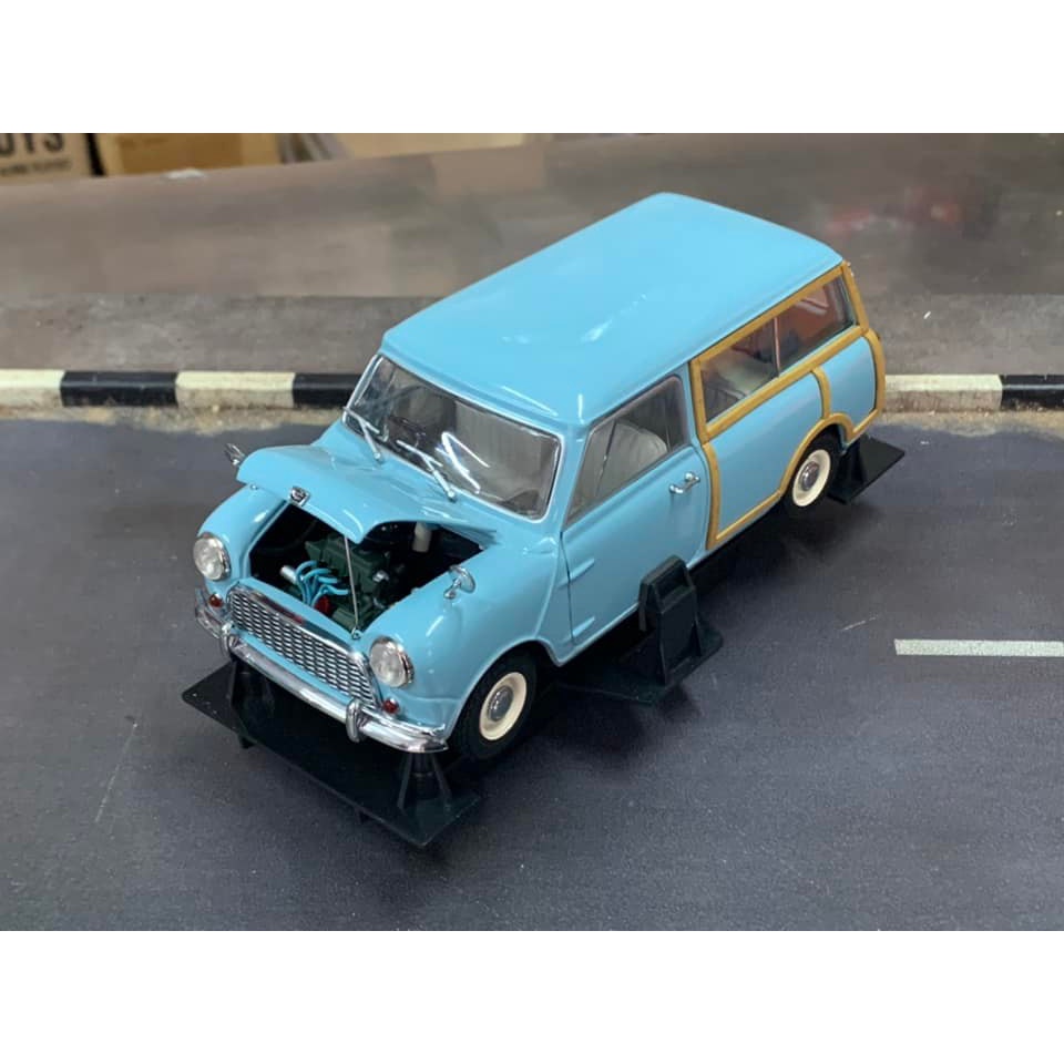 Kyosho 1/18 Austin Mini Countryman Light Blue