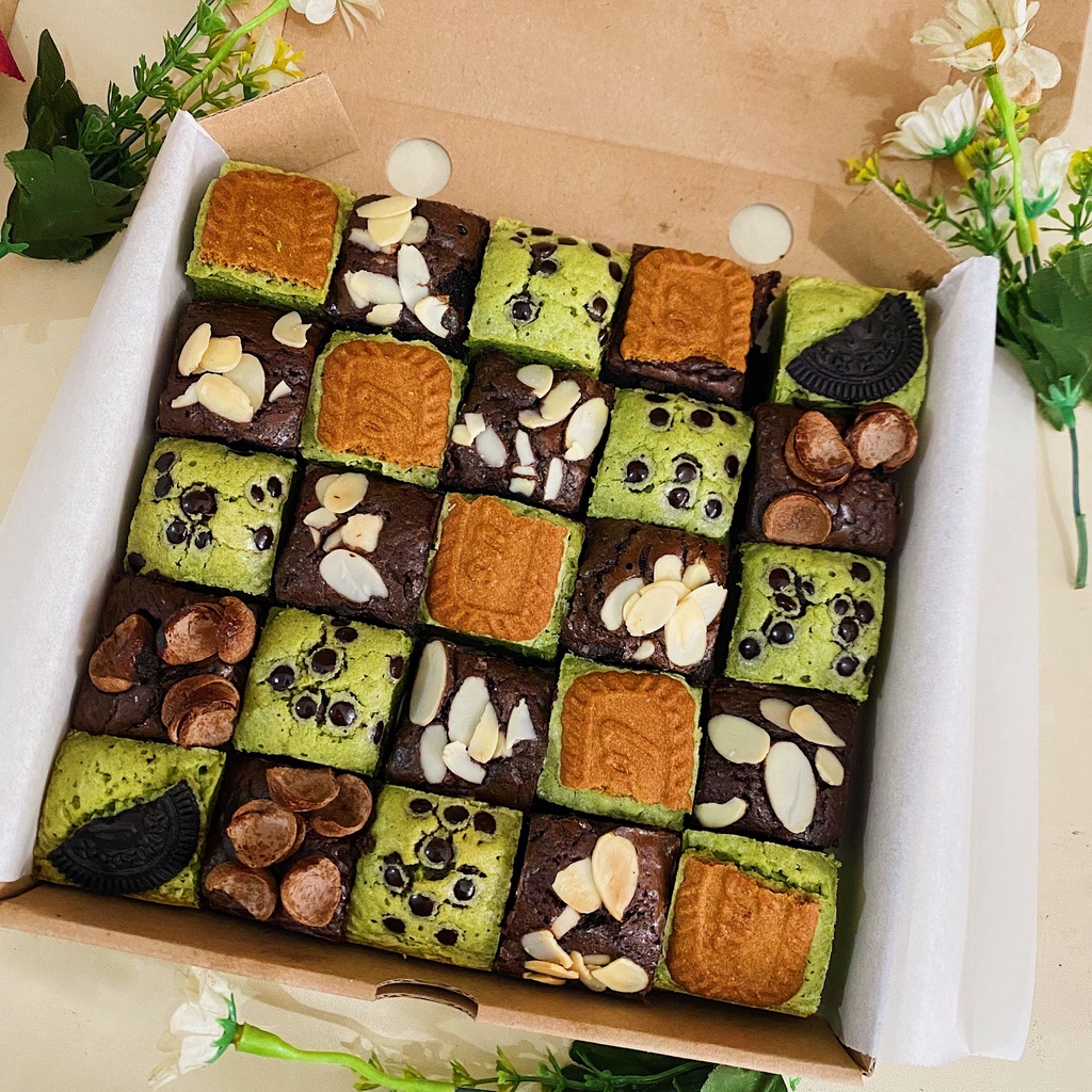 Brownies Bella Browmix Fudgy Brownis Matcha dan Cokelat II New Year Hampers