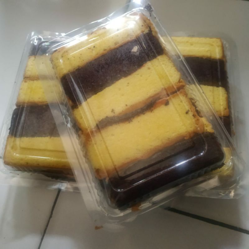 

Pinggiran Kue Lapis Legit Lapis Surabaya Enak Kemasan Vacuum