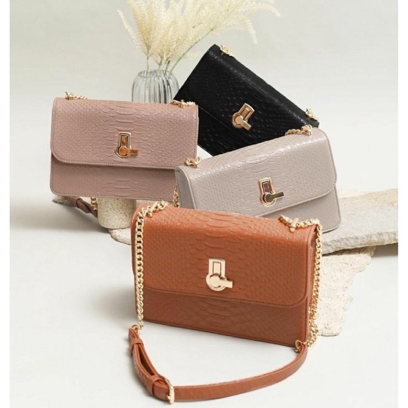 Heylocal id heylocal.id preloved prague bag