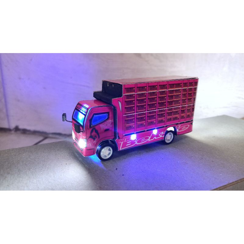 Miniatur truk Ayam skala 1:64 lampuan